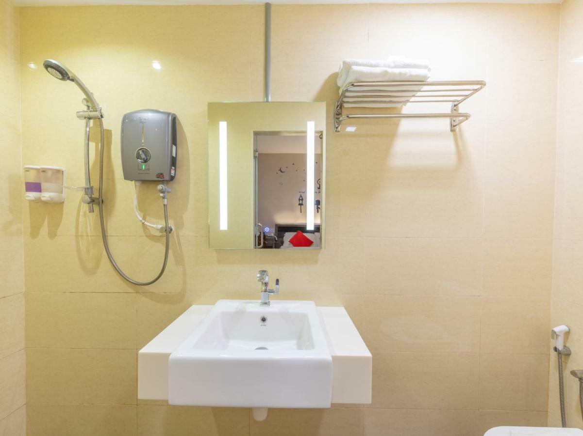 Sunlight Hotel Kulai Exterior photo